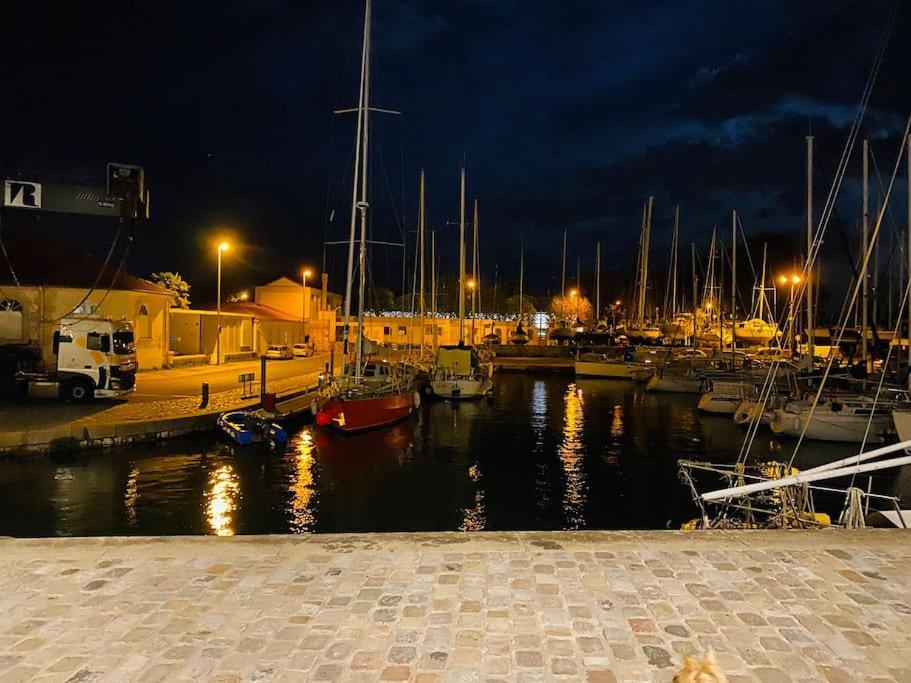 Proche cure thermale ,2 couchages 160, duplex 39m2 Rochefort-sur-Mer Extérieur photo